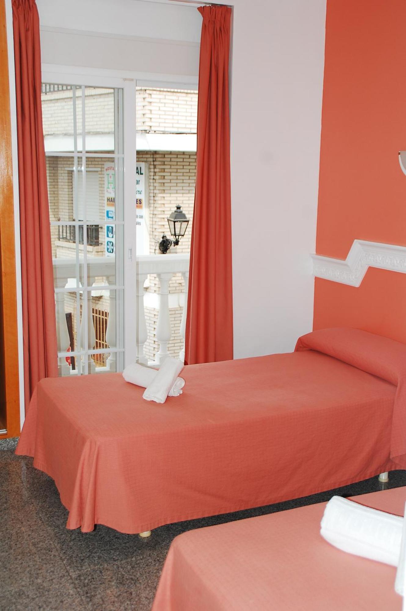 Hostal Mary Tere サロブレーニャ エクステリア 写真